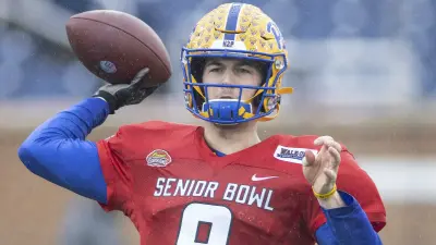 Kenny Pickett throws at the Senior Bowl