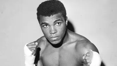 Muhammad Ali squaring up