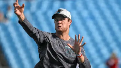 Sam Darnold throwing a pass
