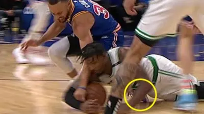 Steph Curry and Marcus Smart going for the ball