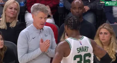 Steve Kerr talks to Marcus Smart