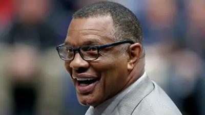 Alvin Gentry smiles during a game