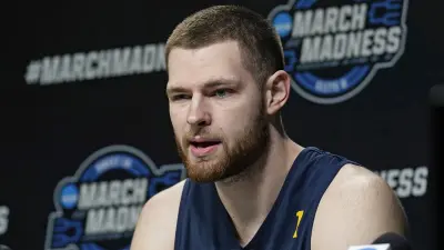 Hunter Dickinson at a press conference