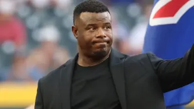 Ken Griffey Jr waving