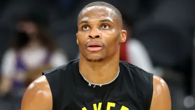 Russell Westbrook warms up