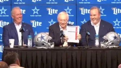 Jerry Jones holds up the Cowboys draft board