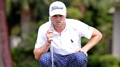 Justin Thomas reads a putt