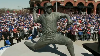 Tom Seaver statue outside Citi Field