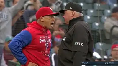 Joe Girardi talks with an umpire