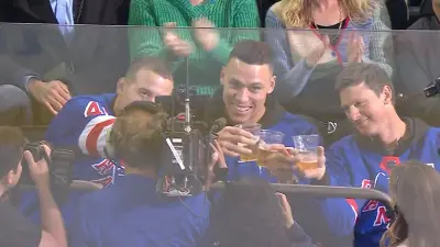 Yankees players do cheers