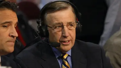 Brent Musburger announcing a game