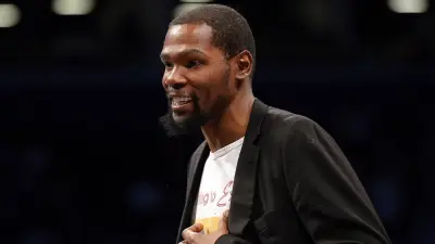 Kevin Durant in street clothes