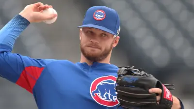Ian Happ throwing a ball.