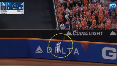 Brandon Nimmo jumps for a catch