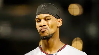 Byron Buxton looking on