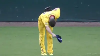 Josh Reddick bows