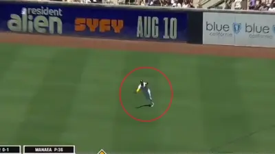 Juan Soto makes an error