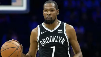Kevin Durant dribbles the ball