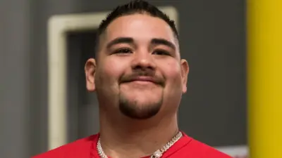 Andy Ruiz looking on