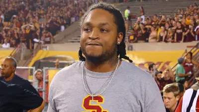LenDale White in a USC shirt