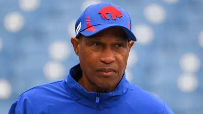 Leslie Frazier in a Bills hat