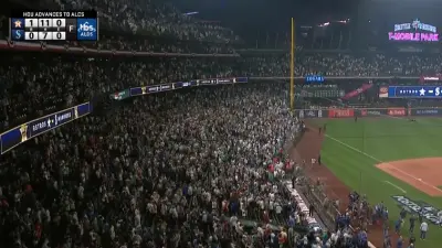 Mariners fans cheer