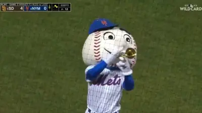 Mets mascot plays trumpet