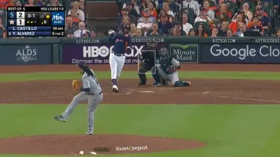 Yordan Alvarez hits a homer