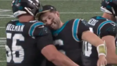 Baker Mayfield headbutts a teammate with no helmet