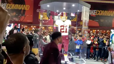 Commanders unveil a Sean Taylor memorial