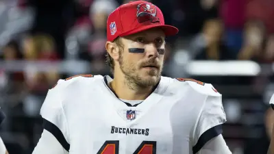 Blaine Gabbert on the sideline