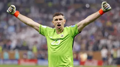 Emiliano Martinez celebrates at the World Cup