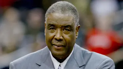 Paul Silas on the sideline