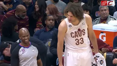 Robin Lopez talks to a ref