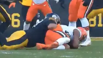 Cam Heyward drags Deshaun Watson to the ground