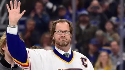 Chris Pronger waving