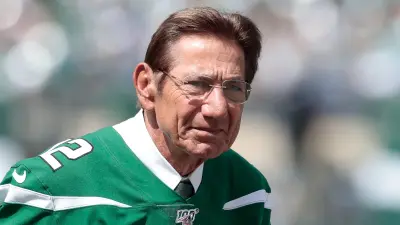 Joe Namath wearing a Jets uniform