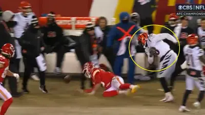 Joseph Ossai pushes Patrick Mahomes