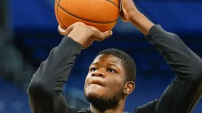 Mo Bamba shooting the ball