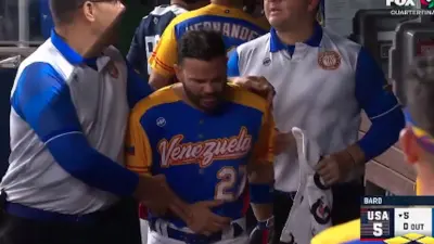 Jose Altuve suffers a hand injury