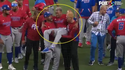 Edwin Diaz being held up