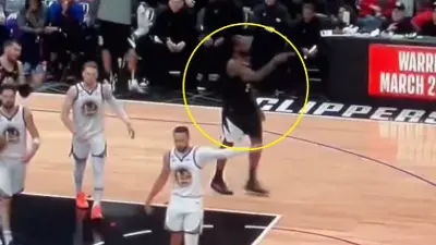 Kawhi Leonard pointing