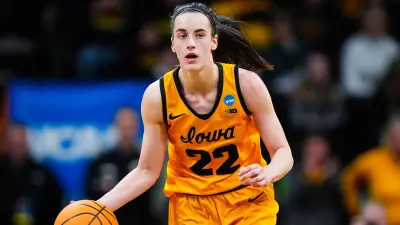 Caitlin Clark dribbling