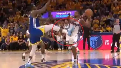 Draymond Green kicking at De'Aaron Fox