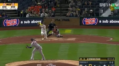 Ji Hwan Bae hits a home run