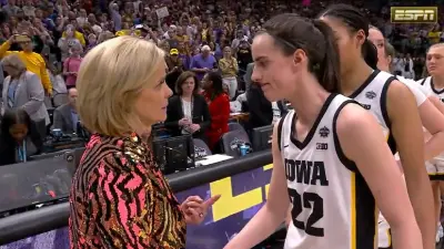 Kim Mulkey shakes Caitlin Clark hand