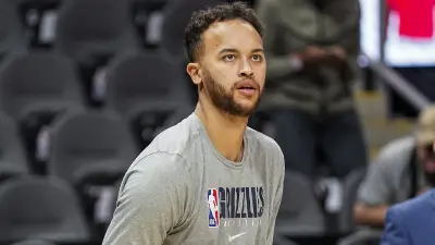 Kyle Anderson warming up before a game