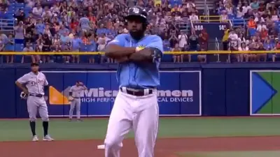 Randy Arozarena crossing his arms