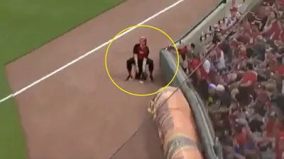 A ballboy down the line