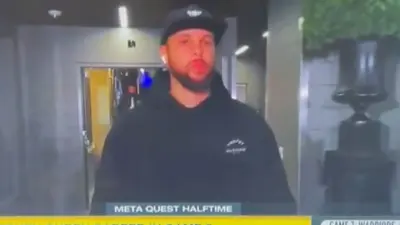 Steph Curry walking